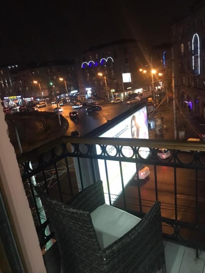 Квартира Около Станции Метро С Балконами Ereván Exterior foto