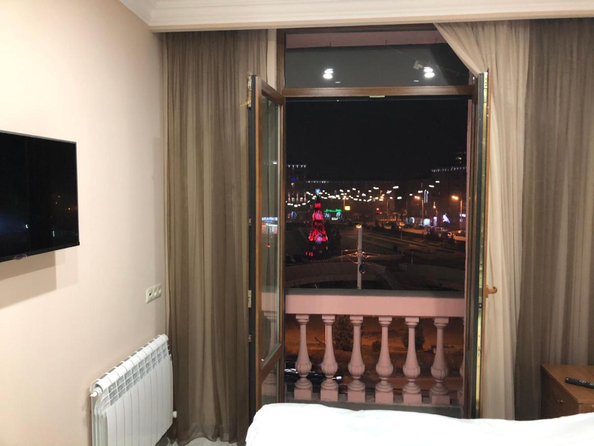 Квартира Около Станции Метро С Балконами Ereván Exterior foto